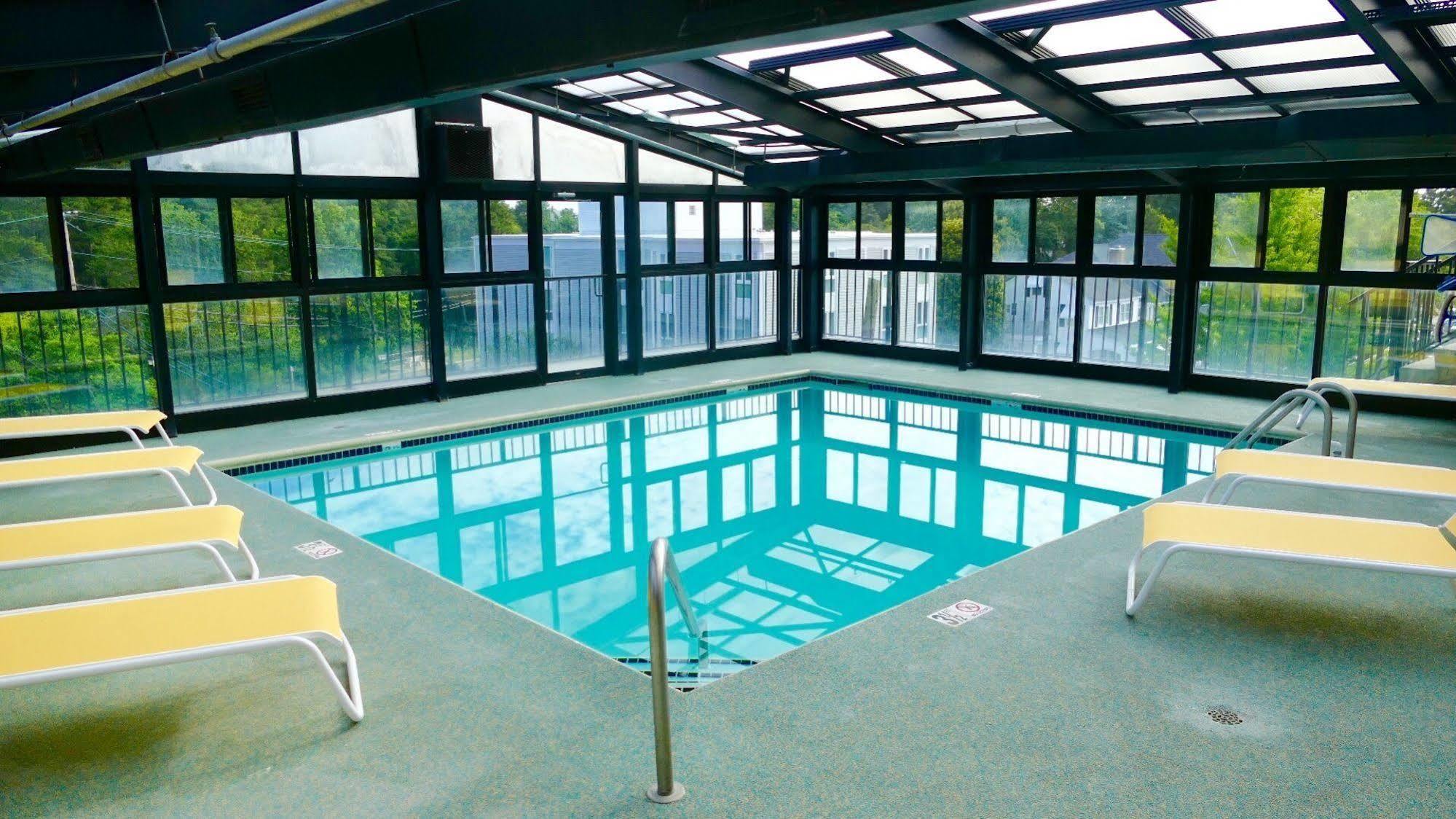 רהובות' ביץ' The Breakers Hotel & Suites מראה חיצוני תמונה